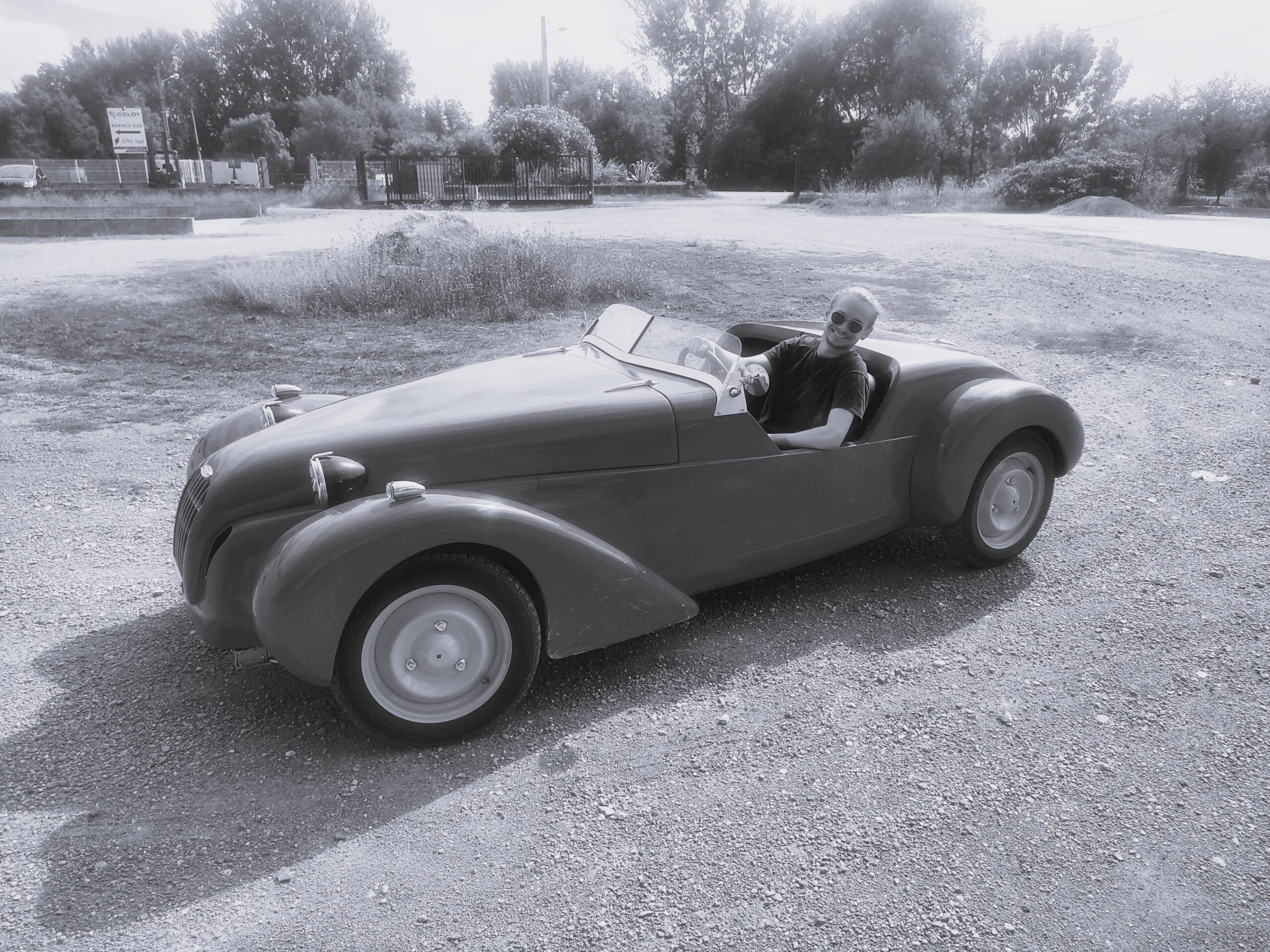 Prototype de roadster électrique 4X4